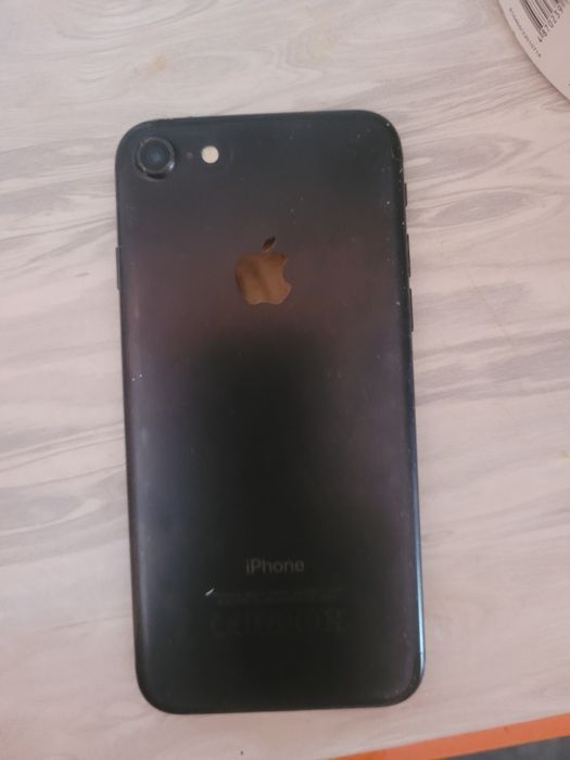 iPhone 7 (чёрный) — 7000 ₸