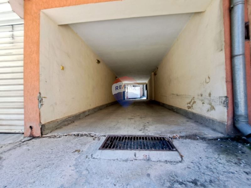 Дава се под наем Гараж / Паркомясто в Варна, Колхозен пазар - 18 кв.м за 204 € - Снимка #6