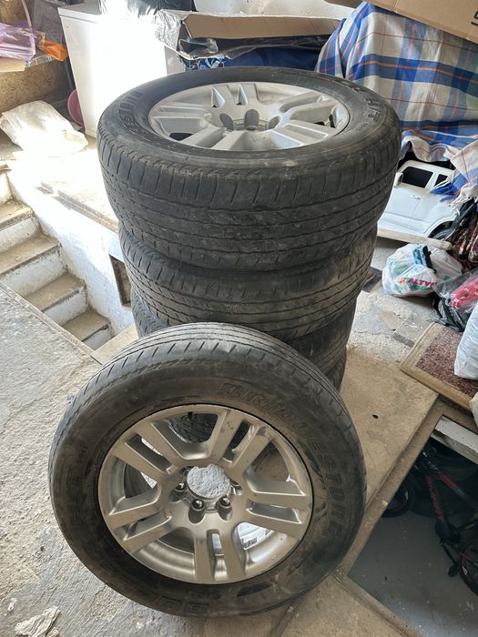 Продам шины с дисками 5 шт оригинал