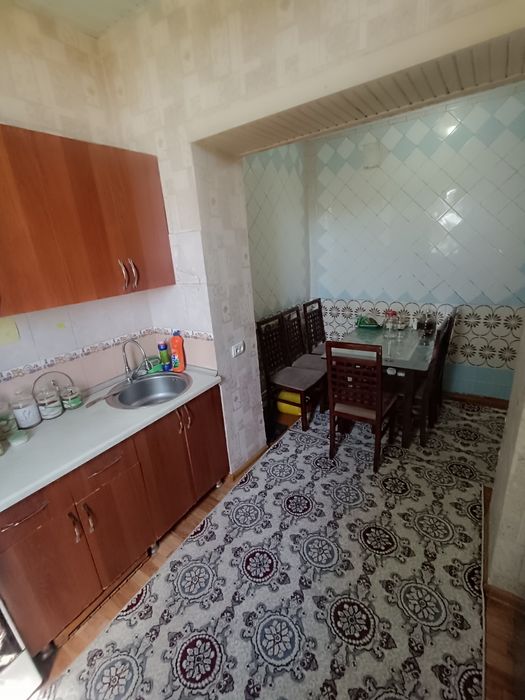 Юнусабад 4 квартал 2/4/4 балкон 2х6м среднее, чистое. Можно через Ипот
