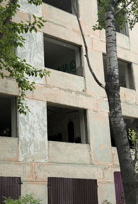 Продаеться здание 5 этажей г.Лисаковск
