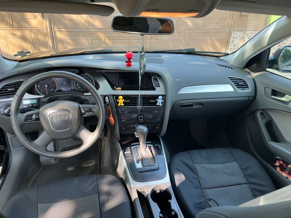 Vand audi A4 B8 2.0 TDI 143 CP an 2009 cutie automata 8+1