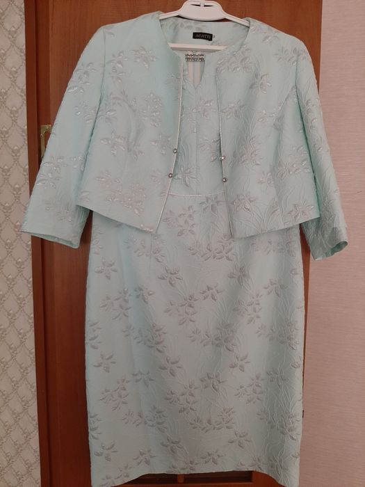 Продам новое красивое платье-двойка .