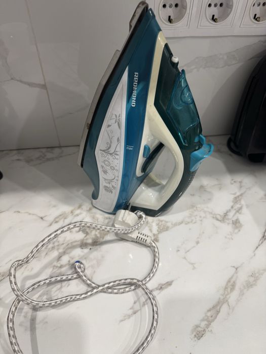 Продается утюг б/у