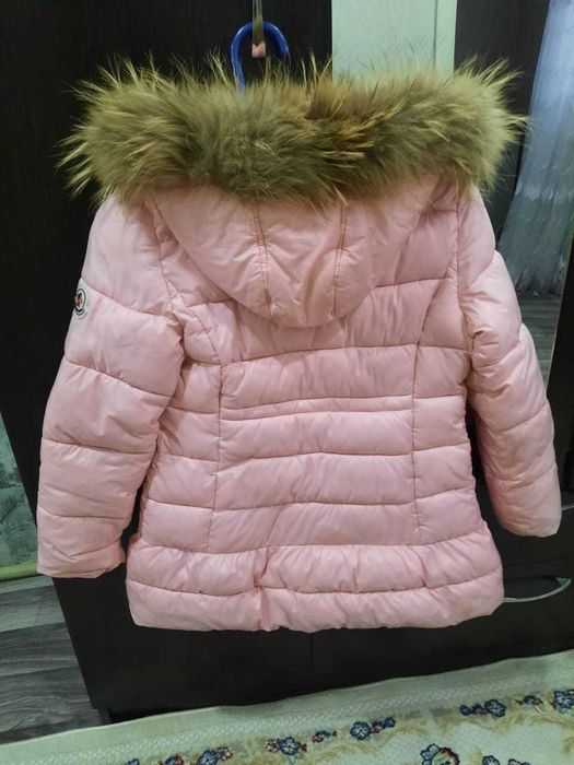 Продам куртки для девочки 8-10 лет