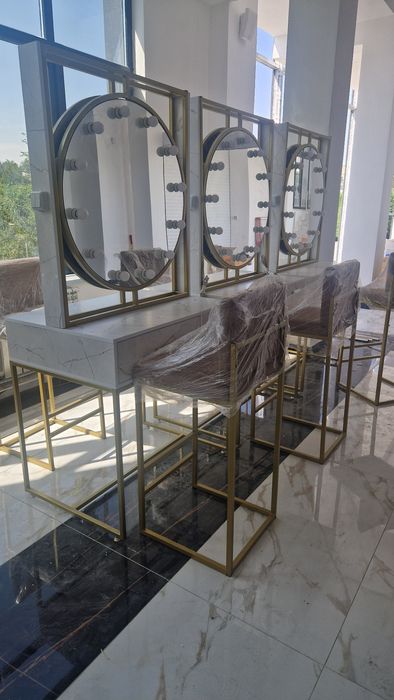 Стол для визажиста