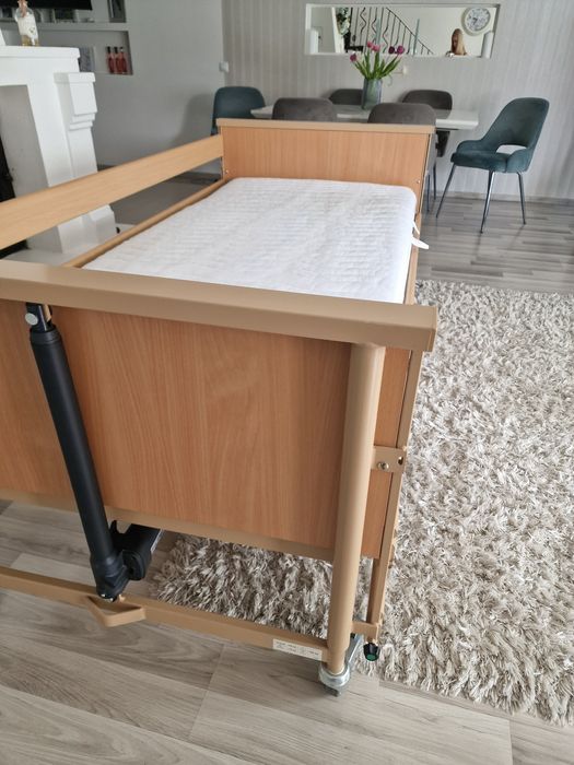 Vând pat Electric pt.persoane vârstnice sau cu dizabilități