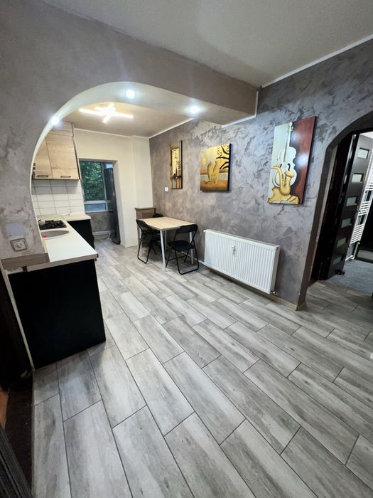 Inchiriez apartament Rovine