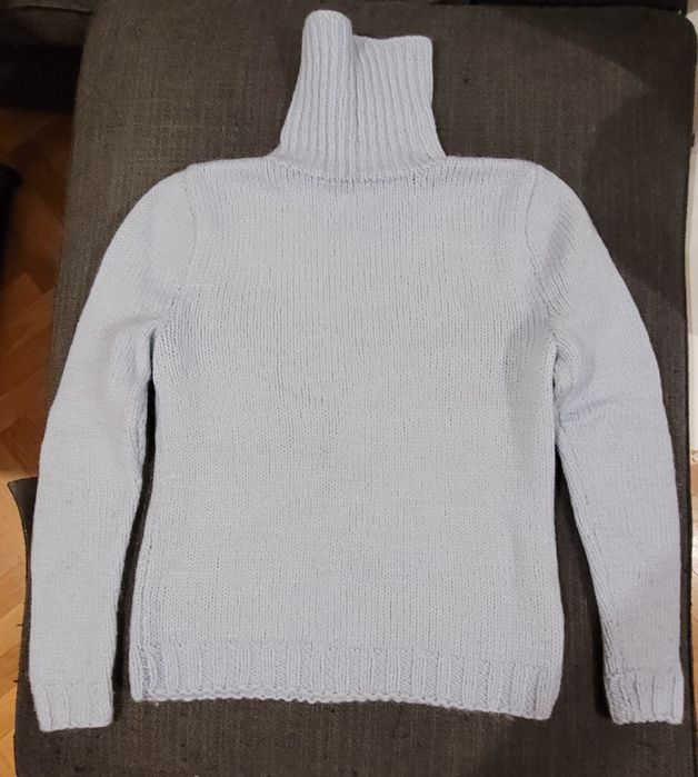 Ръчно плетени вълнени пуловери