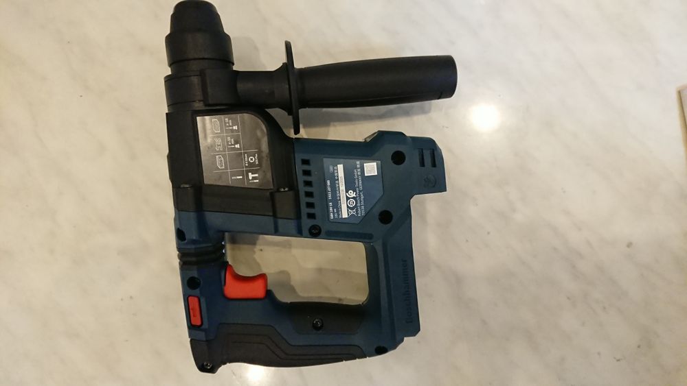 Перфоратор аккумуляторный Bosch