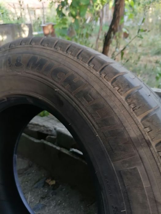 Продавам гуми за бус