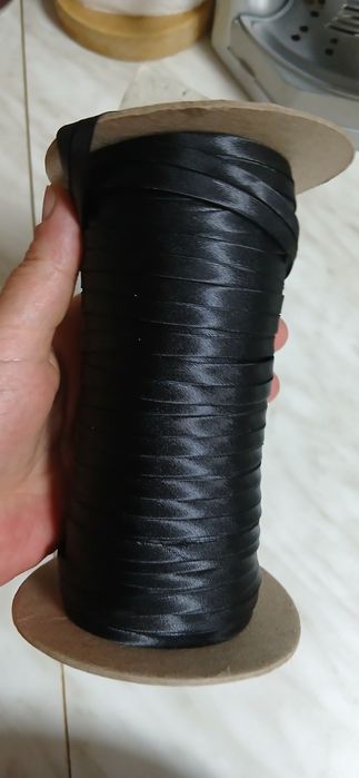 Bias negru si crem si vipusca rosie
