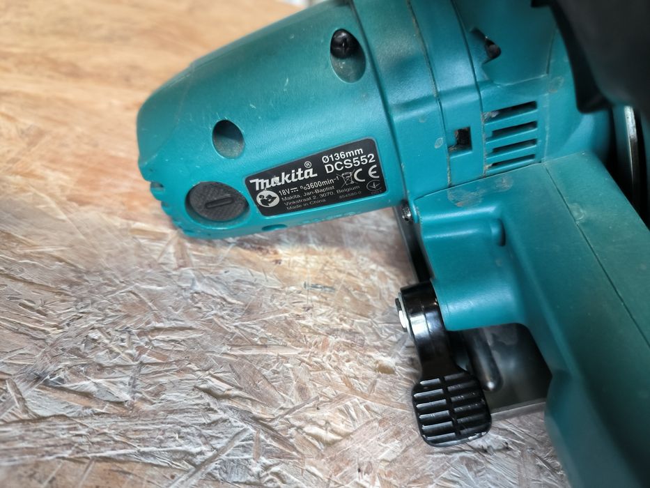 Makita блутут тонколона DMR200 и батерии