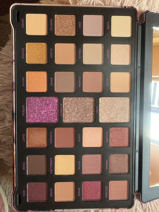 Палитри и четки за грим