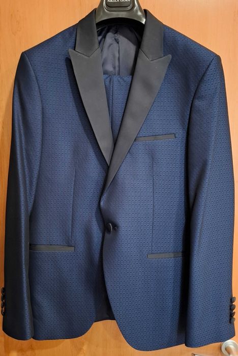 Мъжки костюм за абитуриент