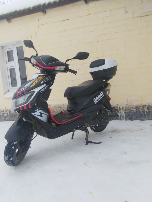 Продам 150 кубовый мопед М8.