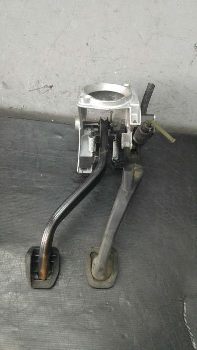 Ansamblu pedalier bmw seria 1 e81 e87 seria 3 e90 120 d 35316761310 678711 42322403 350067516650