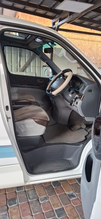 Toyota hiace regius