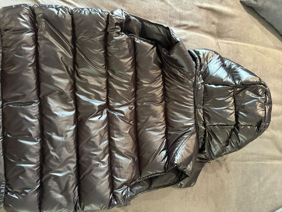 Vestă Moncler cu glugă- Moncler Bormes Hooded Down Gilet