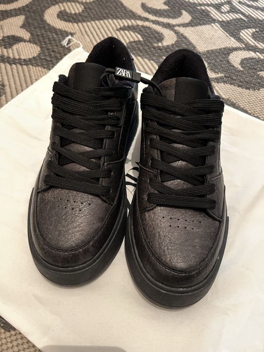 Продам кроссовки от Zara