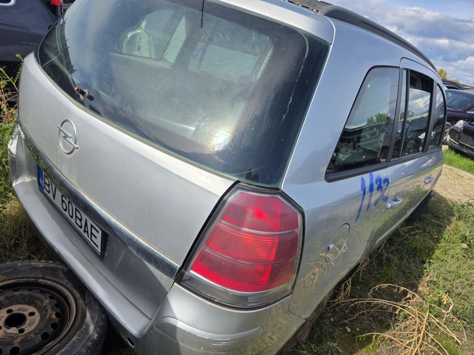 Dezmembrez Opel Zafira B 1.6 16v  1.9cdti