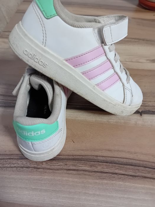 Vând adidas mărimea 29