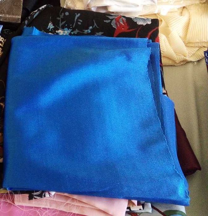 Синие и голубые ткани в отрезах по 30 тыс за метр