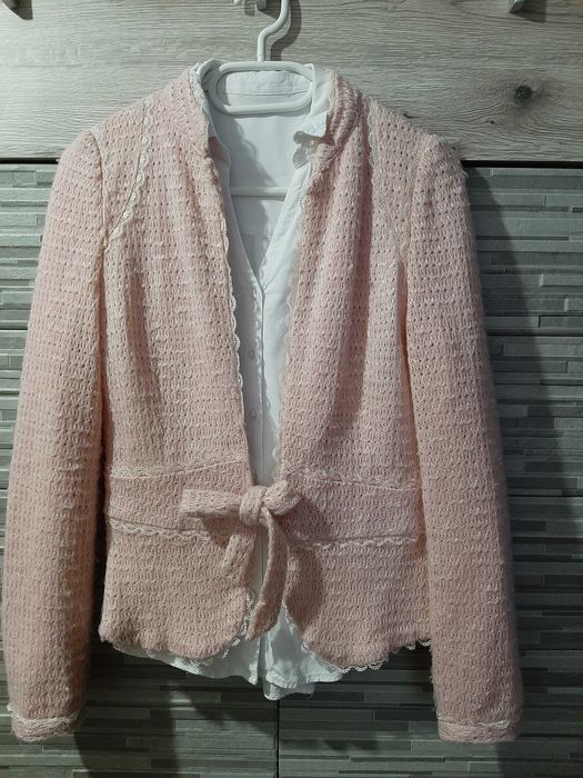 Дамско леко вталено сако