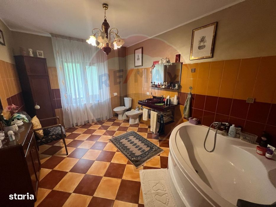 Casă / Vilă 7 camere Garoafa