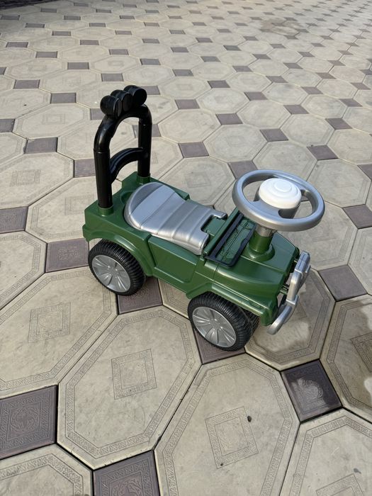 Детская машинка-толокар