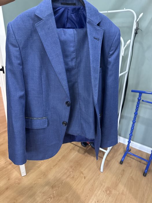 Продам костюм для мальчиков