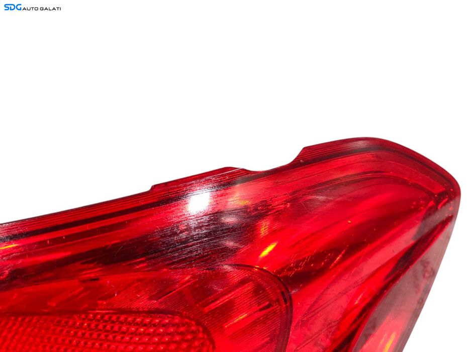Stop Lampa Tripla Dreapta Opel Astra J Combi Break Caravan 2009 - 2016 Cod 13282243 (Fisurate Sparte Marginile) [L5295]
