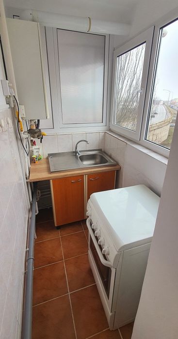 Închiriez apartament 2 camere decomandat termen lung