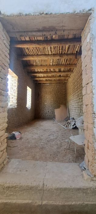 Ховли уй сотилади !