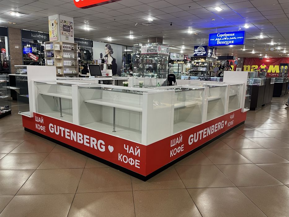 Продам витрины (островок 13,86м2)
