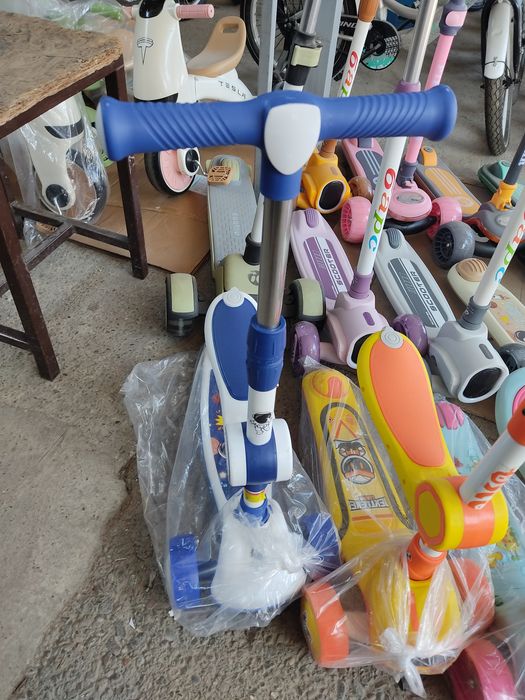 Детская самокат разная цвета с сидушкой и без