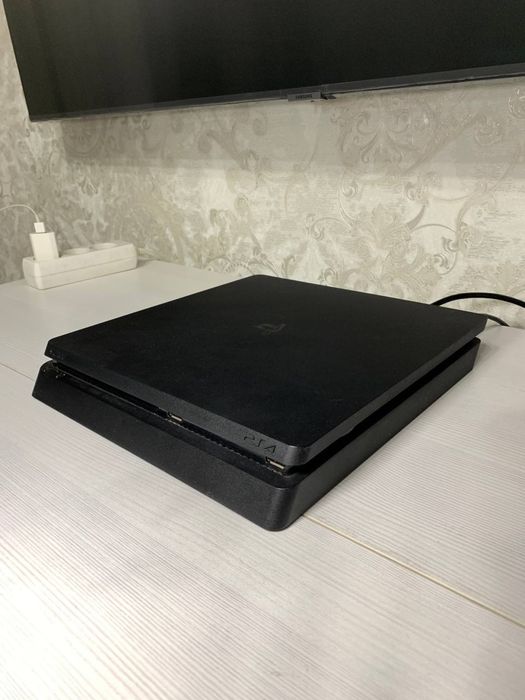 Playstation 4 slim
