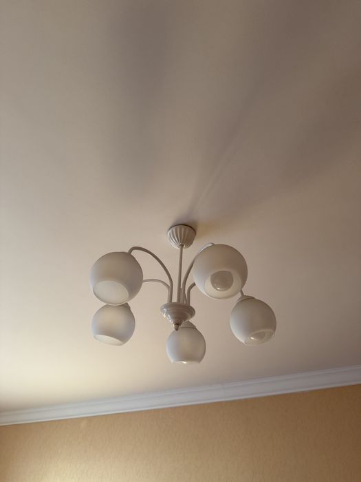 Продам      люстры