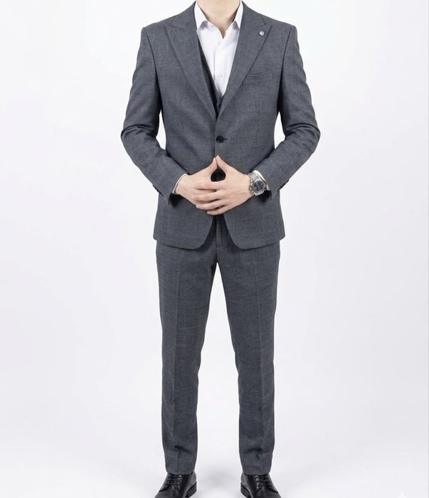 Мужской костюм размер 46