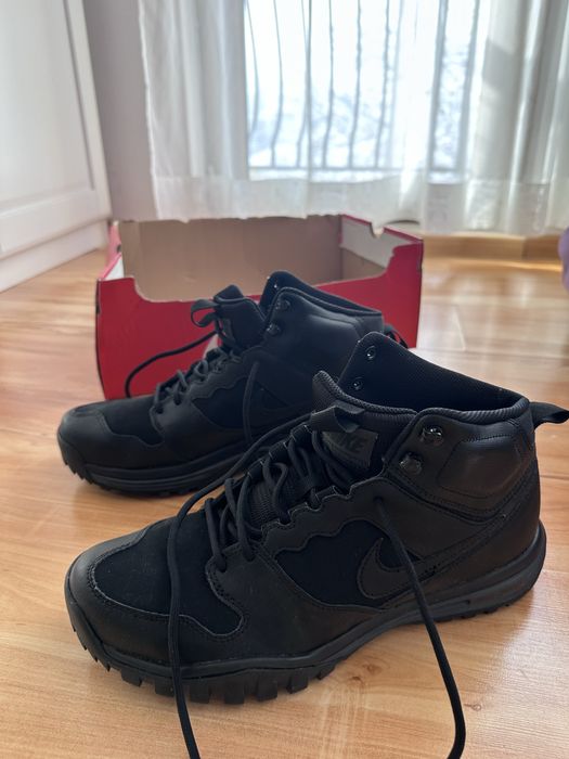 Нови мъжки обувки на найк