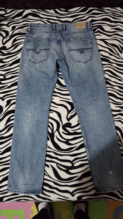 Дънки на марката Guess