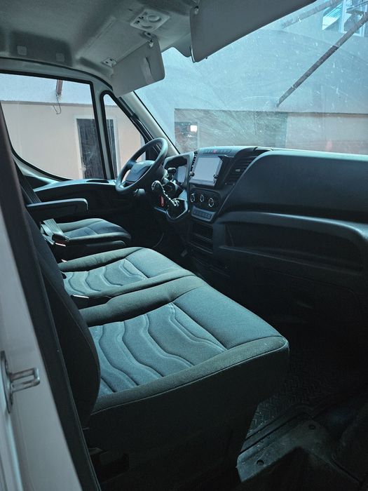 Iveco cu macara basculabil cat b