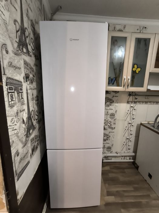 Холодильник Индезит продам