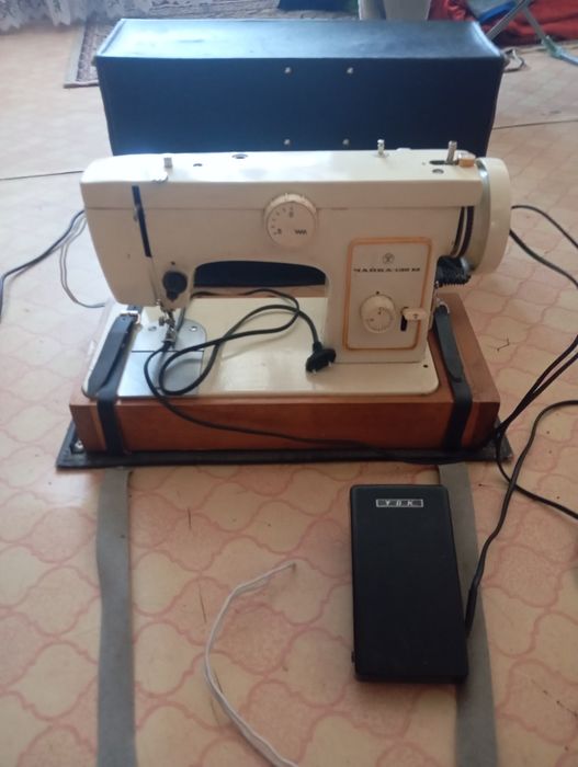 Швейная машинка чайка 132м