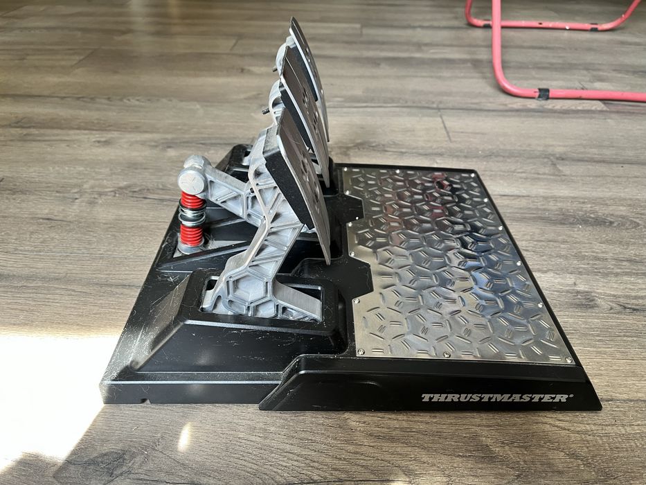 Thrustmaster T-LCM — педали с Load Cell для симрейсинга