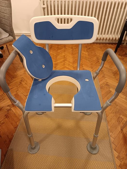 Vând scaun cu WC de camera Nou