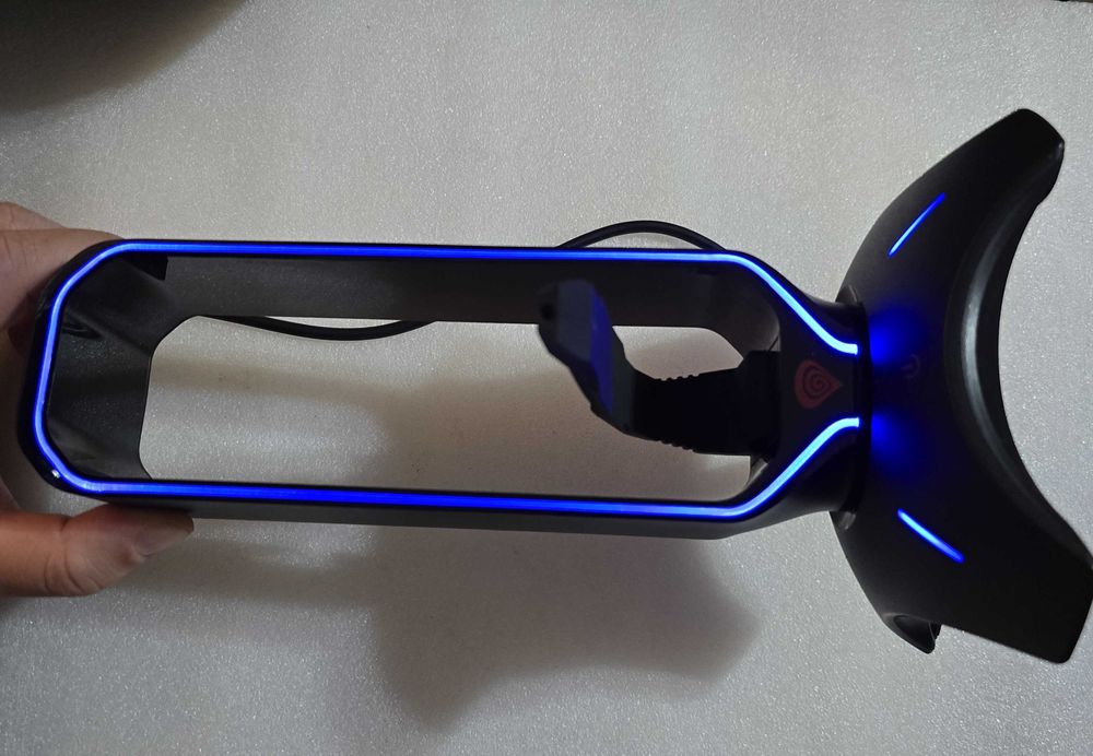Stand pentru Casti Genesis cu Mouse Bungee si Hub USB-Vanad 500 Black