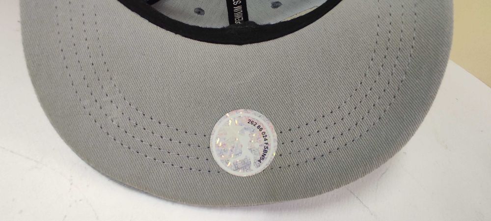 Оригинална нова спортна шапка ни