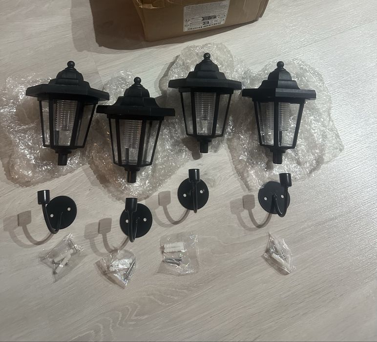 Set de 4 lampi solare de perete, tip lumina de veghe