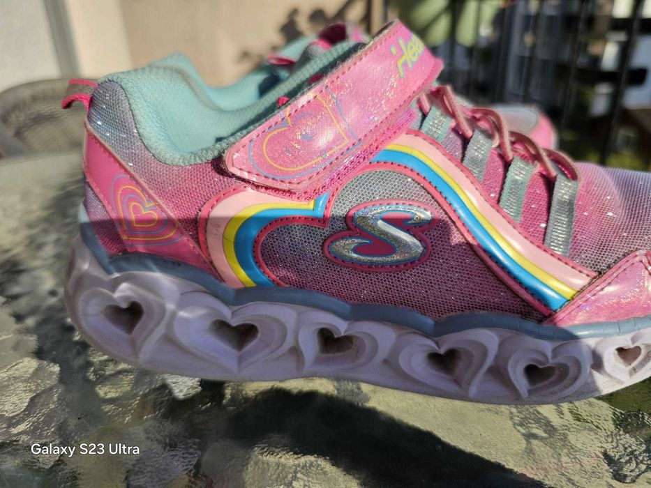 Adidaşi Skechers, cu lumini, mărimea 36, 21-21,5 cm interior